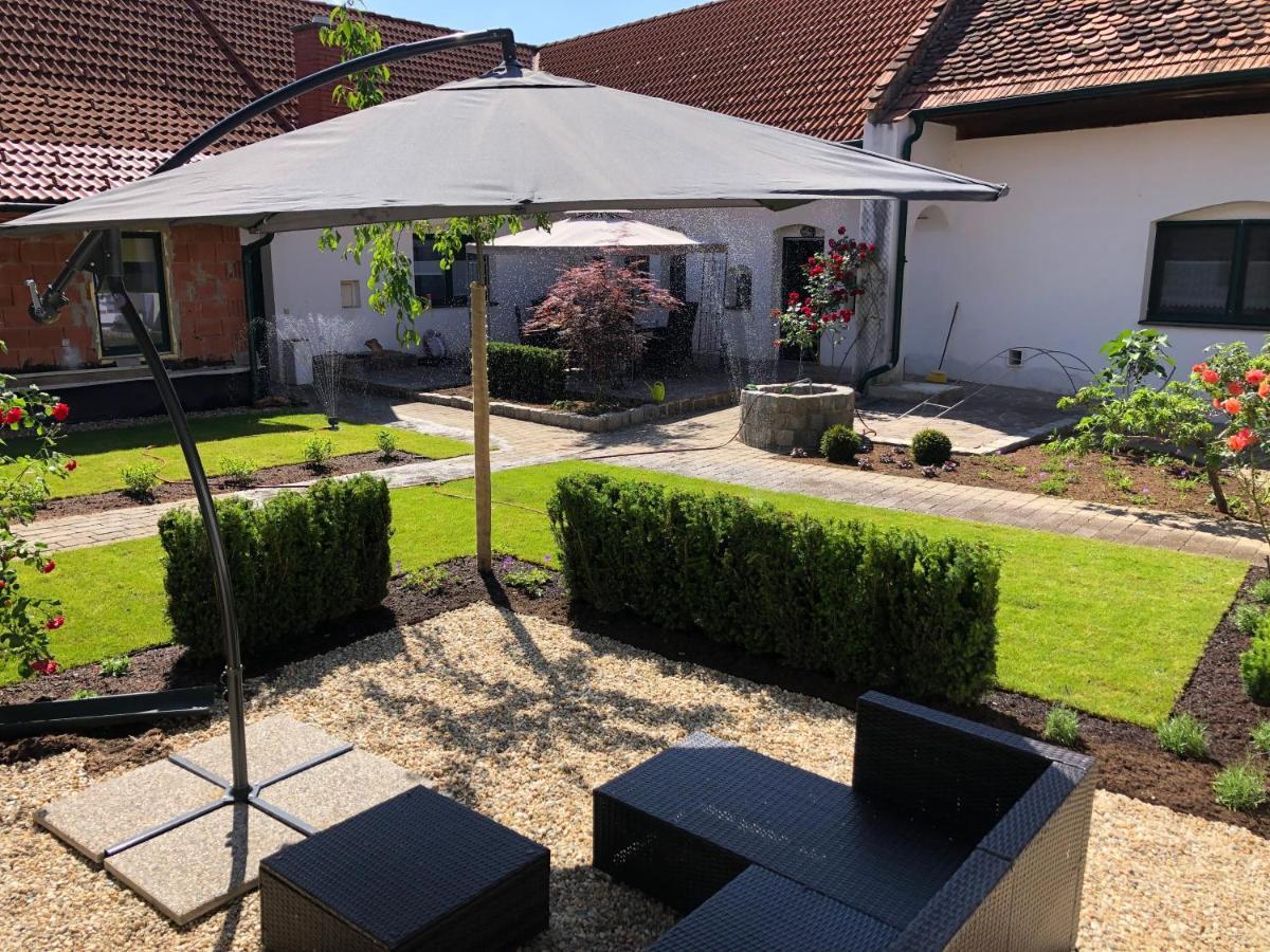 Ferienwohnungen Und Appartements Im Idyllischen Vierkanthof, Gruppenurlaube Fürstenfeld Exteriör bild