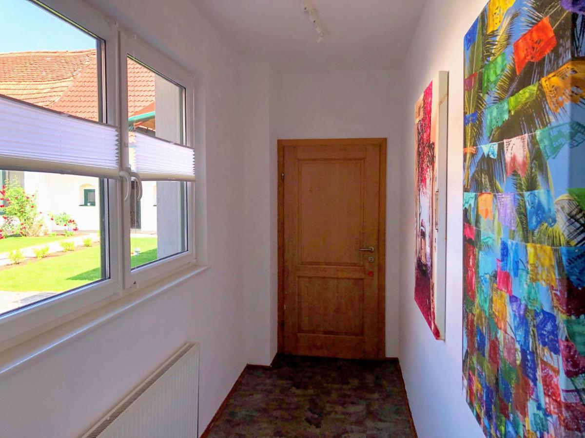 Ferienwohnungen Und Appartements Im Idyllischen Vierkanthof, Gruppenurlaube Fürstenfeld Exteriör bild