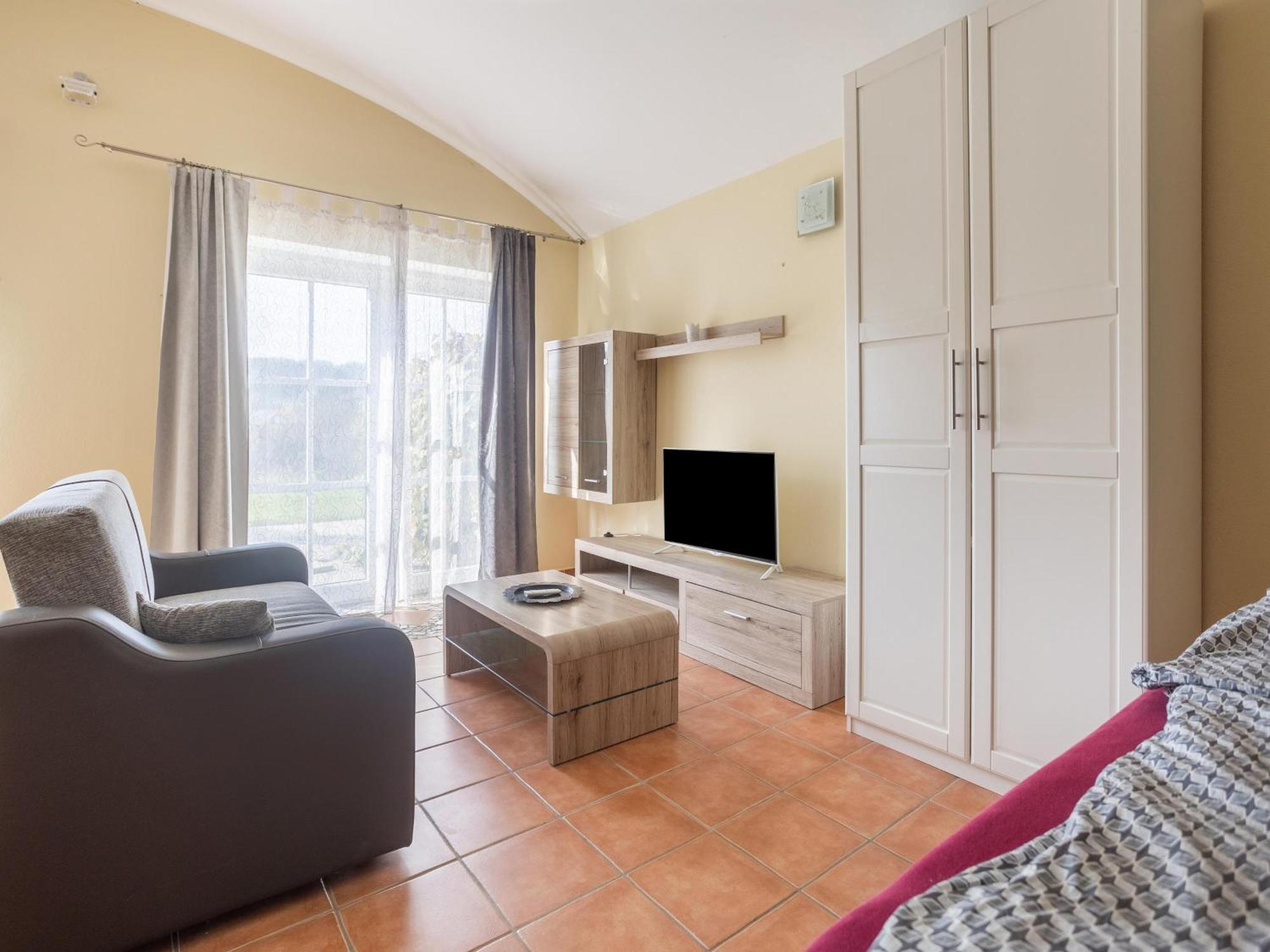 Ferienwohnungen Und Appartements Im Idyllischen Vierkanthof, Gruppenurlaube Fürstenfeld Exteriör bild
