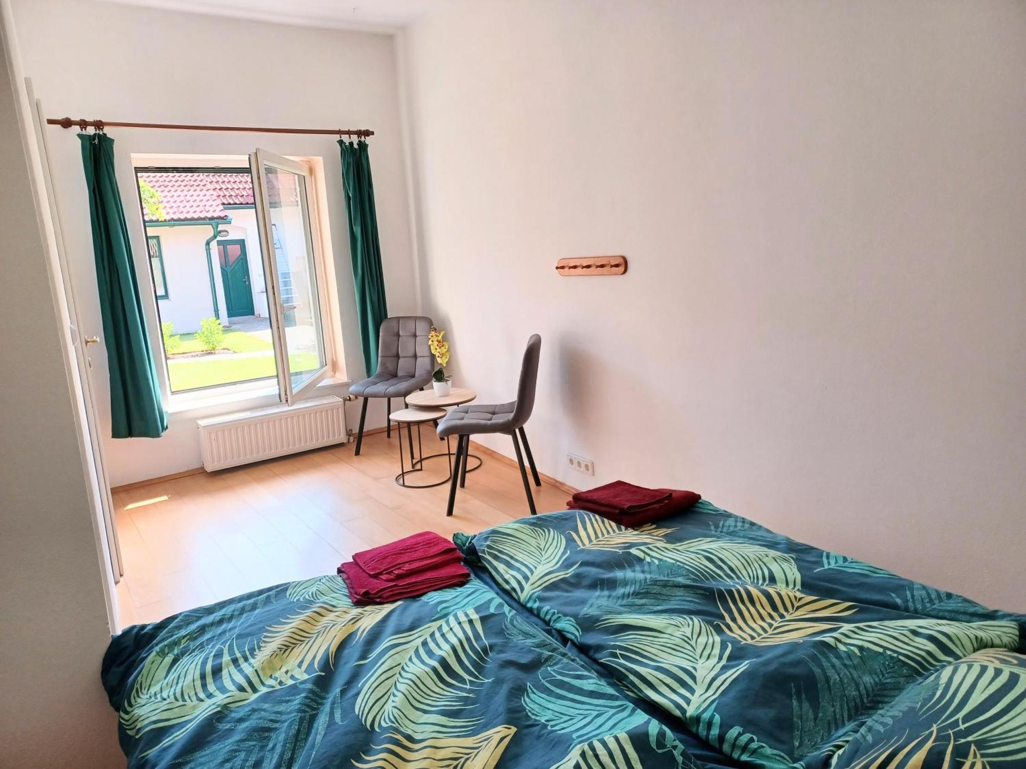 Ferienwohnungen Und Appartements Im Idyllischen Vierkanthof, Gruppenurlaube Fürstenfeld Exteriör bild